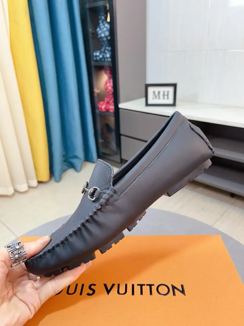 Men's men's shoes💰400🌹🌹[LV Louis Vuitton] New men's beanie shoes💝💝.. Top-grade imported cowhide embossed➕Comfortable leather lining. It is extremely skin-friendly and comfortable, feels very delicate, and the shape is very correct! Perfectly reflects the three-dimensional sense, code number: 38-44